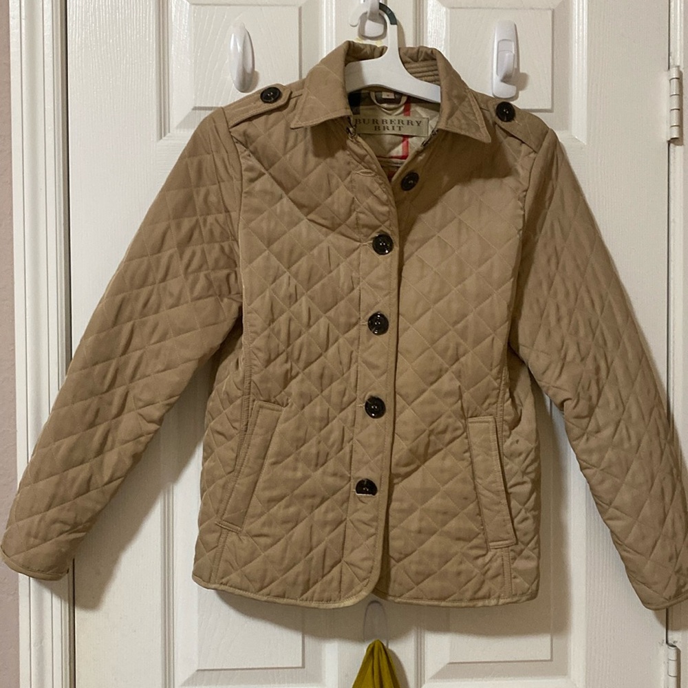 Burberry jacket quilted women’s tan sz M button up, these jackets are fitted
